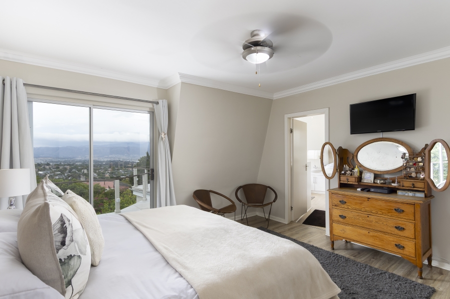 To Let 4 Bedroom Property for Rent in Heldervue Western Cape